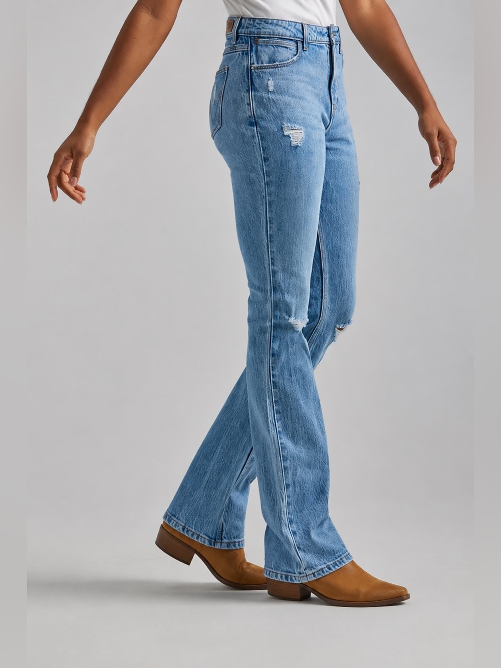 Wrangler High Rise Bootcut Jeans Distressed Western Americana Light Wash 32 NWT